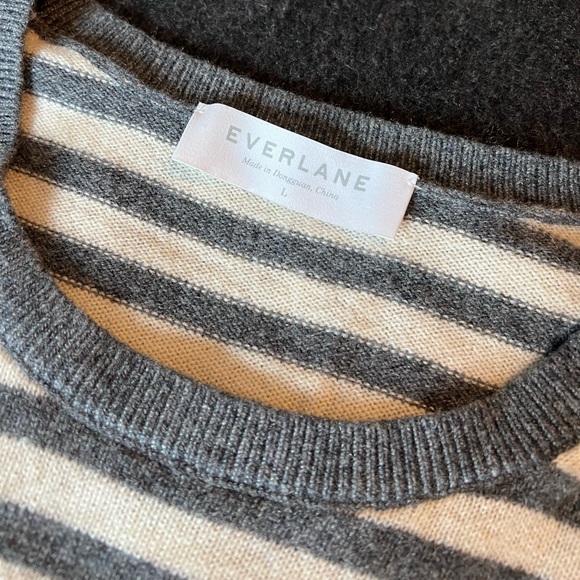 Everlane - The Cashmere Classic Crew Sweater - Cream/Grey - Large - Picture 3 of 15